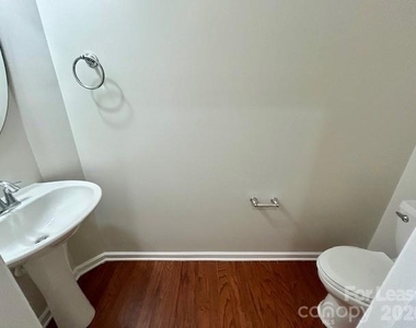 8245 Viewpoint Lane - Photo Thumbnail 13