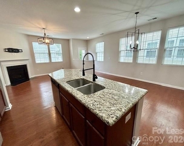 8245 Viewpoint Lane - Photo Thumbnail 9