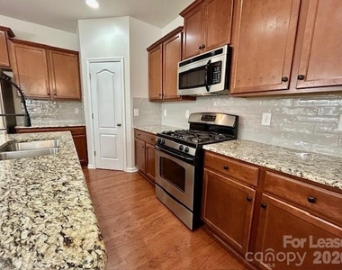 8245 Viewpoint Lane - Photo Thumbnail 6