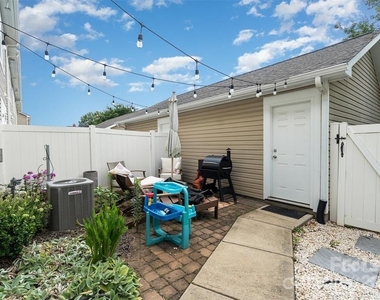 8245 Viewpoint Lane - Photo Thumbnail 3