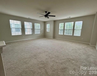 8245 Viewpoint Lane - Photo Thumbnail 20