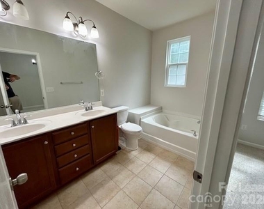 8245 Viewpoint Lane - Photo Thumbnail 16