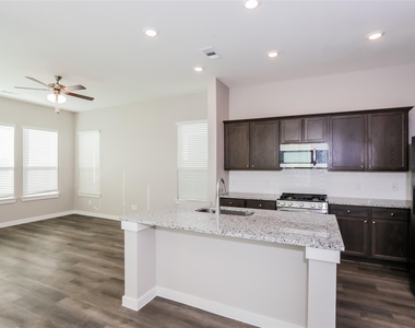 714 Lacewing Drive - Photo Thumbnail 5