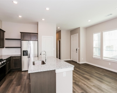 714 Lacewing Drive - Photo Thumbnail 6