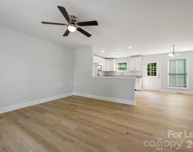 702 Park Avenue - Photo Thumbnail 3