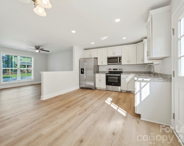 702 Park Avenue - Photo Thumbnail 5