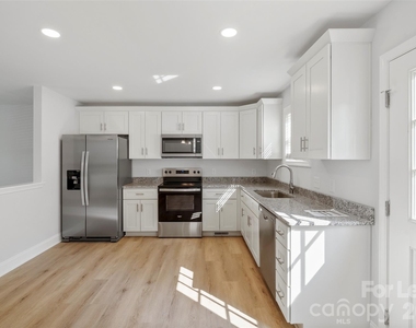702 Park Avenue - Photo Thumbnail 6