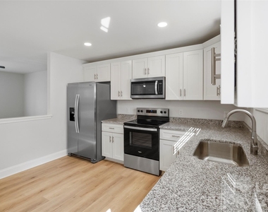 702 Park Avenue - Photo Thumbnail 7