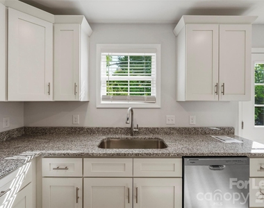 702 Park Avenue - Photo Thumbnail 8