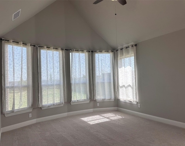 2608 Roaming Trail - Photo Thumbnail 5