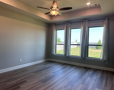 2608 Roaming Trail - Photo Thumbnail 4