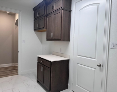 2608 Roaming Trail - Photo Thumbnail 14