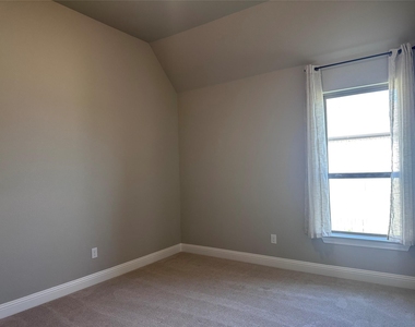 2608 Roaming Trail - Photo Thumbnail 8