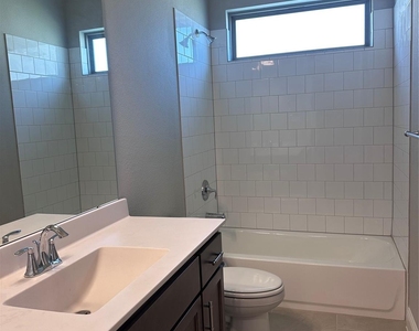 2608 Roaming Trail - Photo Thumbnail 11