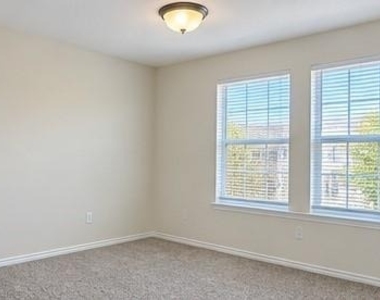 703 Parkplace Ridge - Photo Thumbnail 5