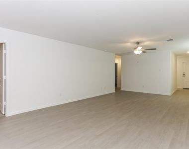 1321 Buckaroo Boulevard - Photo Thumbnail 7