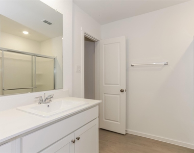 15209 Rangeland Road - Photo Thumbnail 3