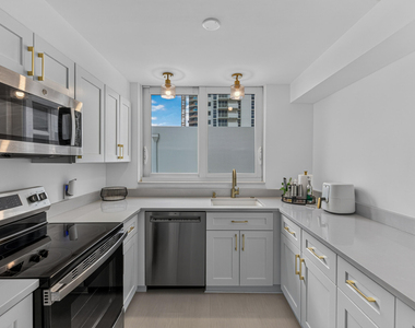 1370 S Ocean Boulevard - Photo Thumbnail 8