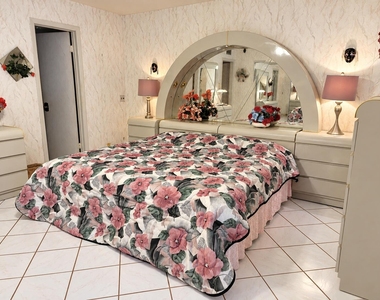 2154 Cambridge G - Photo Thumbnail 7