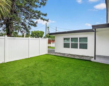 108 Se 11th Avenue - Photo Thumbnail 29