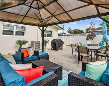 108 Se 11th Avenue - Photo Thumbnail 1