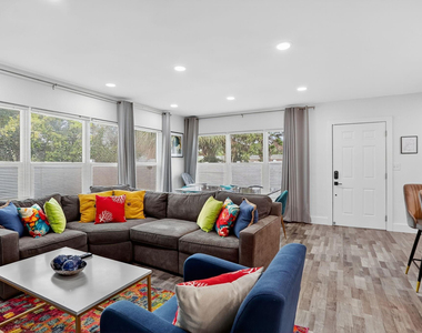 108 Se 11th Avenue - Photo Thumbnail 5