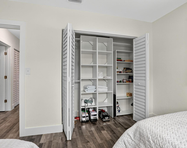 108 Se 11th Avenue - Photo Thumbnail 25
