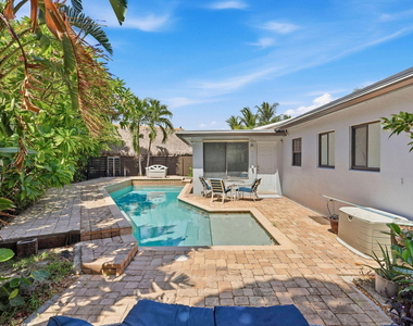 425 Ne 20th Street - Photo Thumbnail 24