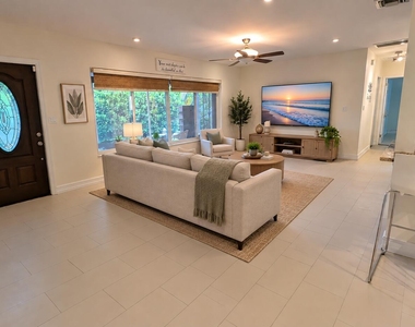 425 Ne 20th Street - Photo Thumbnail 11