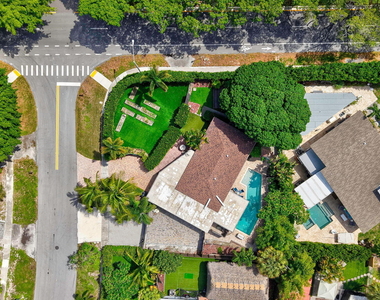 425 Ne 20th Street - Photo Thumbnail 33