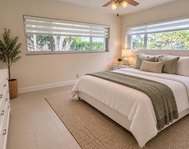 425 Ne 20th Street - Photo Thumbnail 7