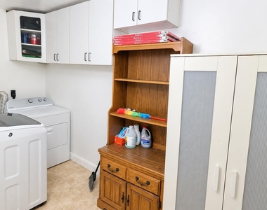 425 Ne 20th Street - Photo Thumbnail 20