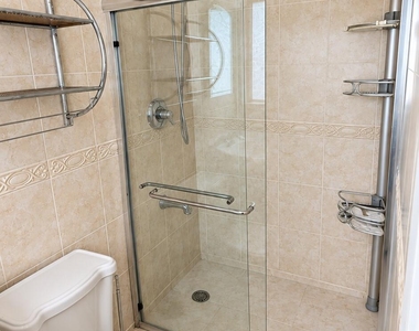 425 Ne 20th Street - Photo Thumbnail 12