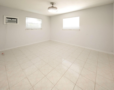 216 S Ocean Breeze - Photo Thumbnail 14