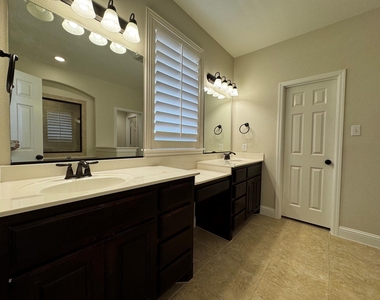 1481 Kirkwood Lane - Photo Thumbnail 6