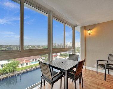 2829 Ne 33rd Court - Photo Thumbnail 5