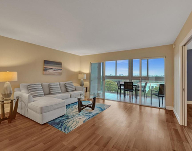 2829 Ne 33rd Court - Photo Thumbnail 9