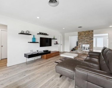13 Little Harbor Way - Photo Thumbnail 3