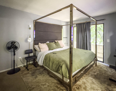 4330 Lilac Street - Photo Thumbnail 4