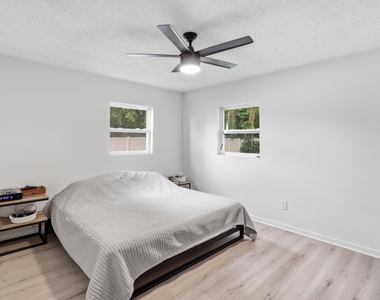 2657 Seneca Avenue - Photo Thumbnail 9