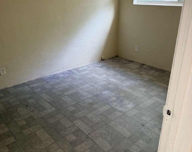529 Nw 8th Avenue - Photo Thumbnail 2
