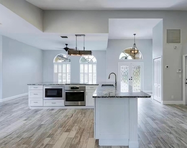 13383 Temple Boulevard - Photo Thumbnail 5