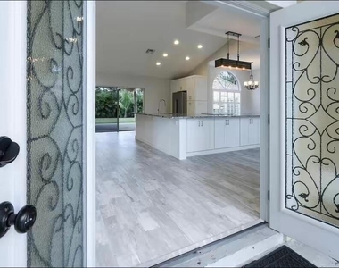 13383 Temple Boulevard - Photo Thumbnail 2