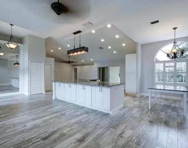 13383 Temple Boulevard - Photo Thumbnail 3