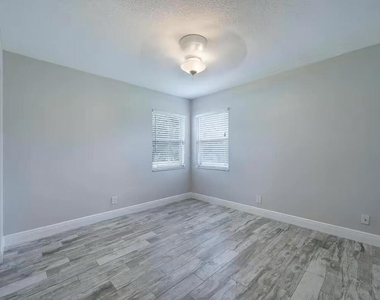 13383 Temple Boulevard - Photo Thumbnail 14