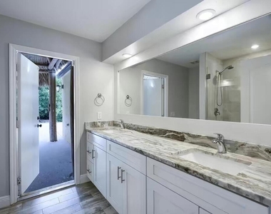 13383 Temple Boulevard - Photo Thumbnail 13