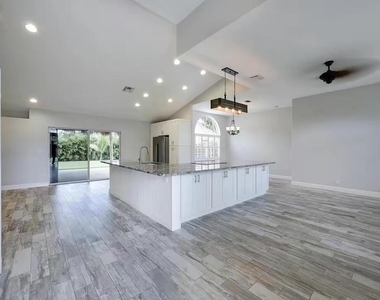 13383 Temple Boulevard - Photo Thumbnail 4