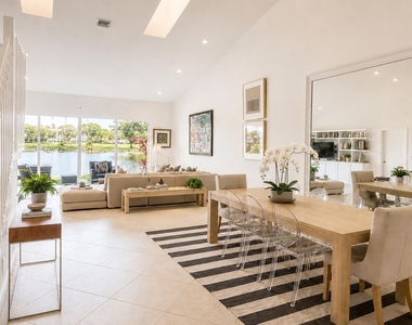 4107 Carriage Drive - Photo Thumbnail 4