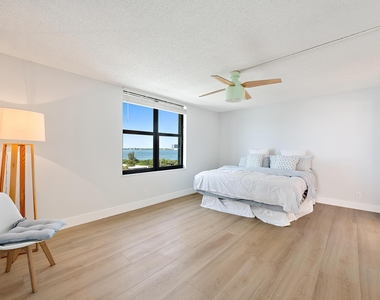 5480 N Ocean Drive - Photo Thumbnail 15