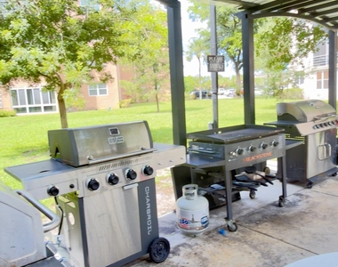 2801 Somerset Drive - Photo Thumbnail 48